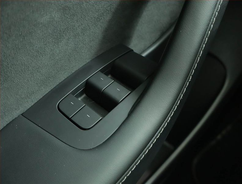 Tesla Model 3 (2022) Long Range 4WD 79kWh, SoH 91% - fotka 15 z 21
