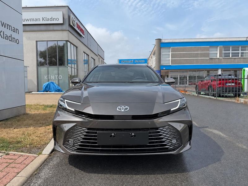 Toyota Camry 2.5 HEV Executive - fotka 4 z 5