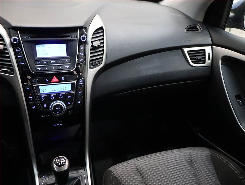 Hyundai i30 (2015) 1.6 CRDi, Serv.kniha, Tempomat - fotka 8 z 16