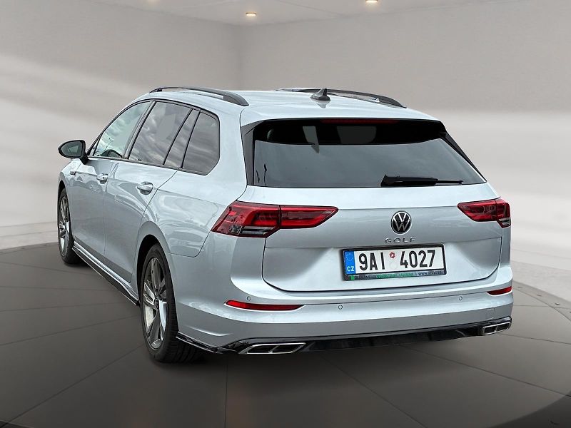 Volkswagen Golf (2022) R-LINE 1.5TSI 110kW CZ DPH - fotka 4 z 11