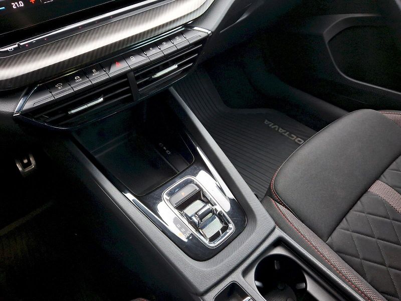 Škoda Octavia (2023) RS DSG 2,0TDi 147kW - fotka 29 z 35