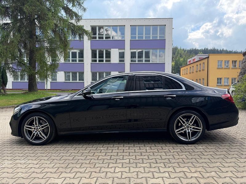 Mercedes-Benz Třídy E TOP / AMG 4matic/v zimě nejeté - fotka 2 z 30