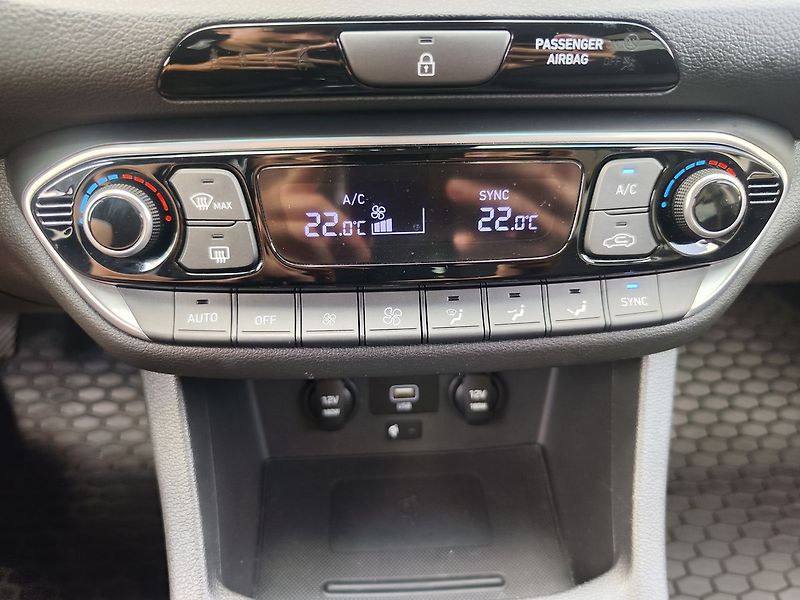 Hyundai i30 1.5 T-GDI/117kW Smart Navi - fotka 21 z 34
