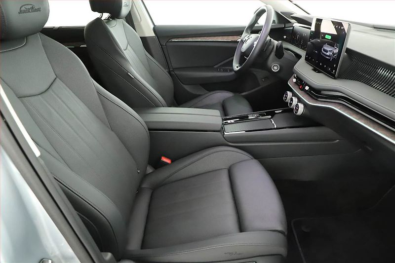Škoda Superb (2025) 2.0 TDI, L&K, Head Up, Navigac - fotka 7 z 31