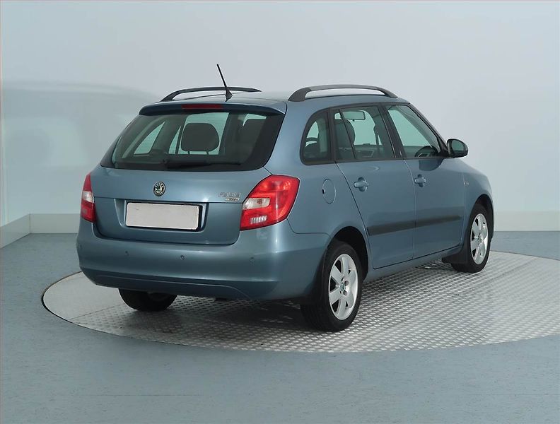 Škoda Fabia (2009) 1.4 16V, nová STK - fotka 5 z 13
