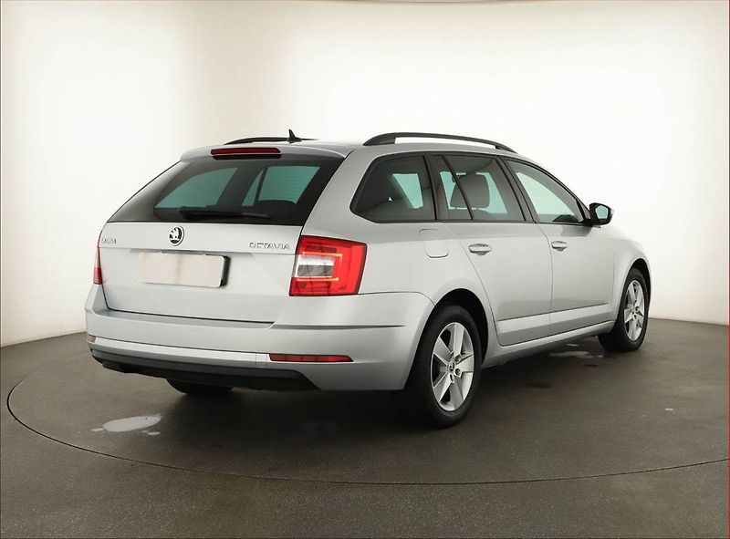 Škoda Octavia (2020) Ambition Plus 1.5 TSI, ČR - fotka 5 z 14