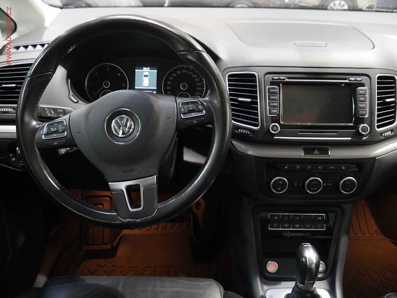 Volkswagen Sharan (2013) 2.0. TDI, servis.kniha, DSG - fotka 11 z 24