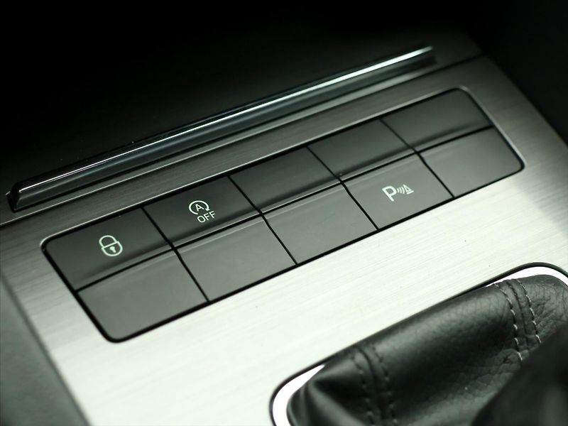 Škoda Octavia 2,0 TDI DSG Soleil - fotka 28 z 30