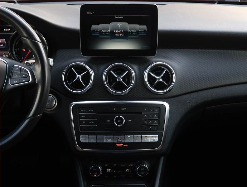 Mercedes-Benz GLA (2017) 220 d 4MATIC, 4X4 - fotka 12 z 25