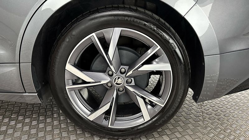 Škoda Enyaq 62 kWh AUT 60 Sportline - fotka 19 z 33