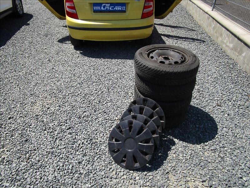 Škoda Fabia 1.2HTP - fotka 33 z 37