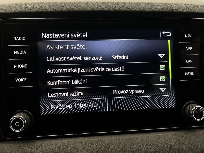 Škoda Karoq 1.5 TSI DRIVE AUT CZ - fotka 34 z 40