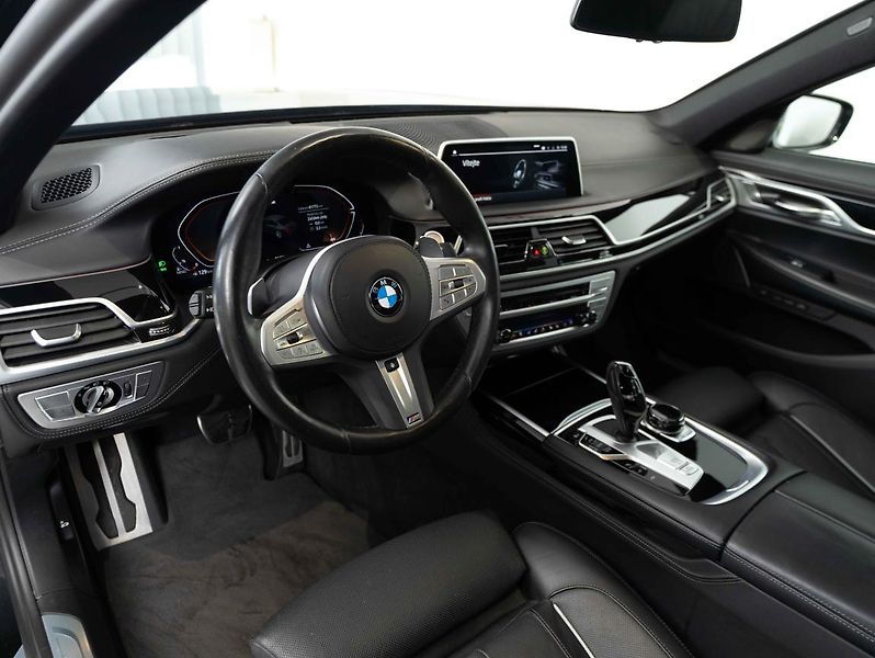 BMW Řada 7 740d xDrive - fotka 11 z 22