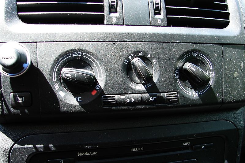 Škoda Fabia 1.6 TDi + KOLA, KLIMA,STK,ČR   - fotka 21 z 35