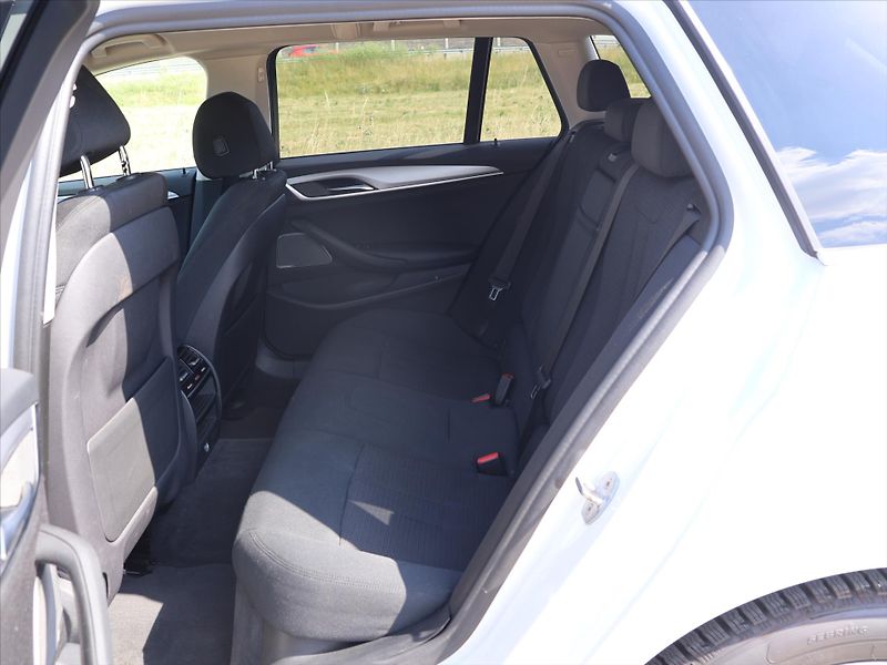 BMW Řada 5 2,0 525d 170kW Aut. Navi LED - fotka 14 z 35