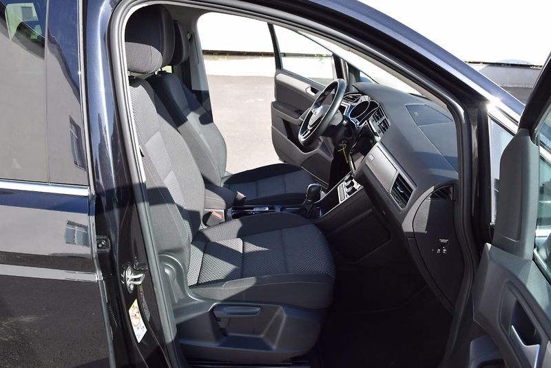 Volkswagen Touran (2018) 1.4TSI 110kw CLBMT 7MÍST LED  - fotka 38 z 48