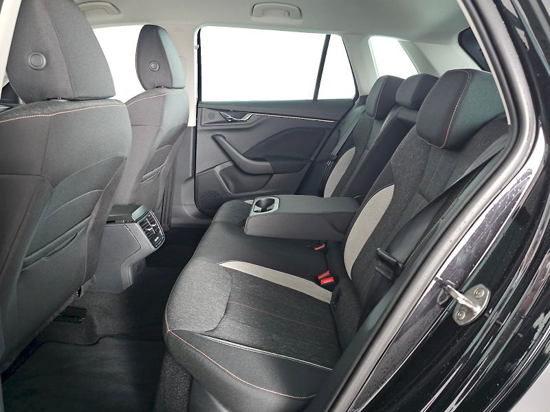 Škoda Kamiq (2025) 1.0TSI 85kW TOP Selection - fotka 7 z 27