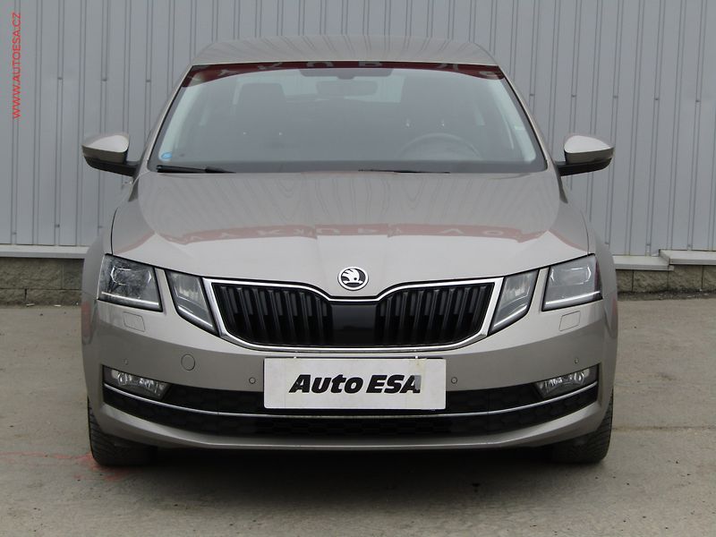 Škoda Octavia (2017) 1.6 TDi, ČR, AT, navi, LED - fotka 2 z 19