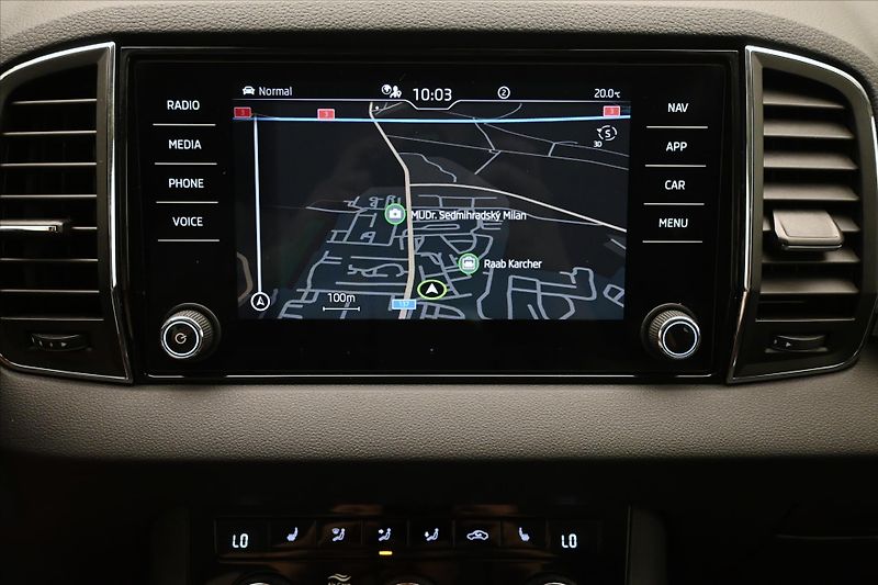 Škoda Karoq 2,0 TDI 110kW DSG 4x4 STYLE Zá - fotka 20 z 32
