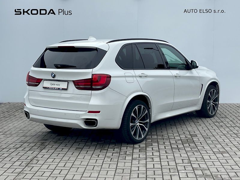 BMW X5 (2017) 3.0 / 230 kW xDrive 40d M-Pake - fotka 2 z 30