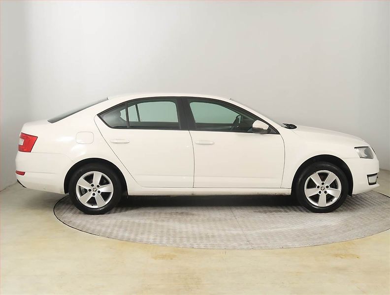 Škoda Octavia (2013) 1.2 TSI, Serv.kniha - fotka 6 z 15
