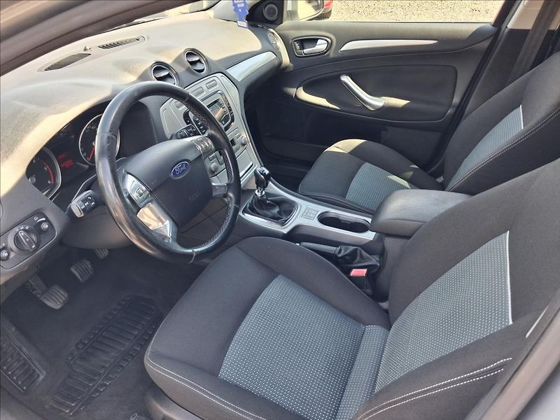 Ford Mondeo 2,0 103kw - fotka 10 z 13
