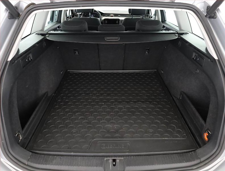Volkswagen Passat (2020) Business 2.0 TDI, Automat - fotka 17 z 18
