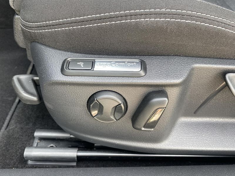 Volkswagen Passat 2.0TSI140kW-1xMAJ.-LED-DSG-ACC - fotka 16 z 49