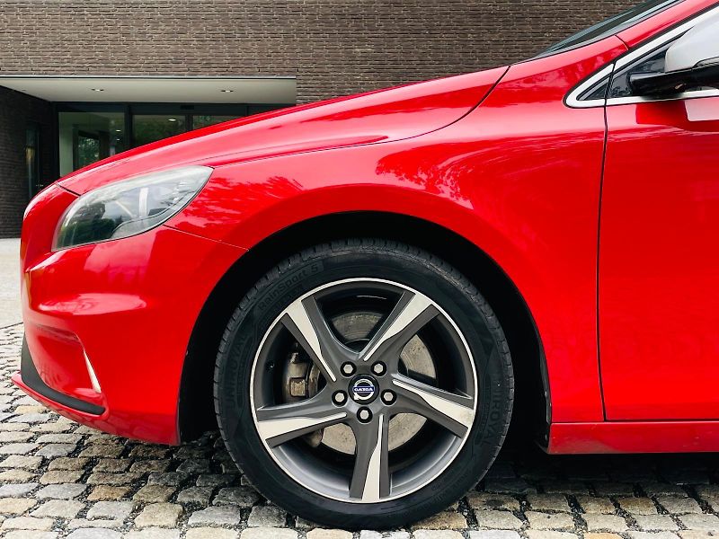 Volvo V40 2.0 D3 R-DESIGN MANUÁL TAŽNÉ - fotka 45 z 45