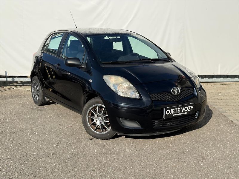Toyota Yaris 1,3 Terra Cool - fotka 3 z 13