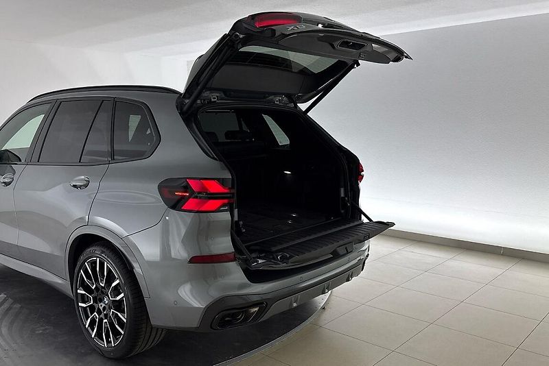 BMW X5 xDrive40i - fotka 11 z 29