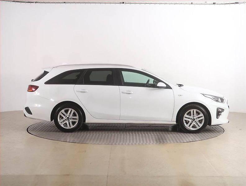 Kia Ceed (2020) 1.0 T-GDI, Tempomat - fotka 6 z 16