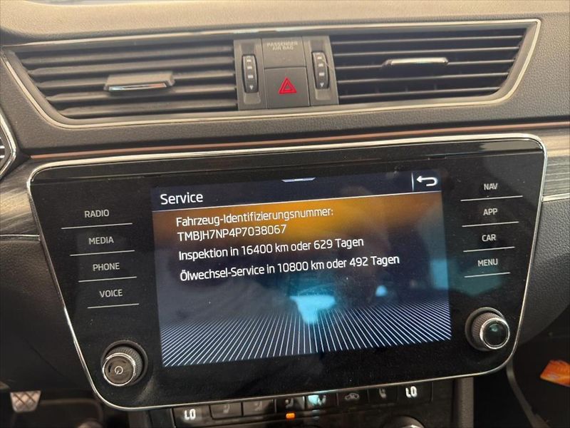 Škoda Superb 2,0 TDI TAŽNÉ PANORAMA KŮŽE - fotka 9 z 9