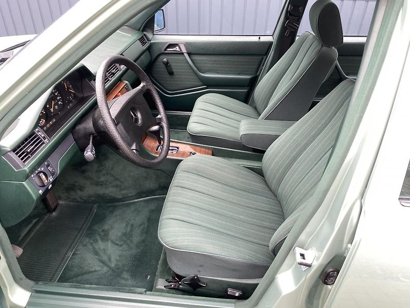 Mercedes-Benz 124 2.0i - 1xMaj - 40 000km - TOP - fotka 18 z 54