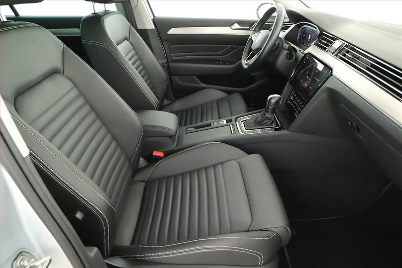 Volkswagen Passat (2023) Elegance 2.0 TDI - fotka 7 z 20