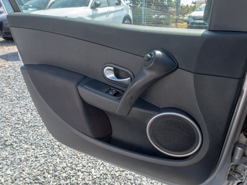 Renault Clio (2006) 1.2i 55KW - fotka 21 z 35