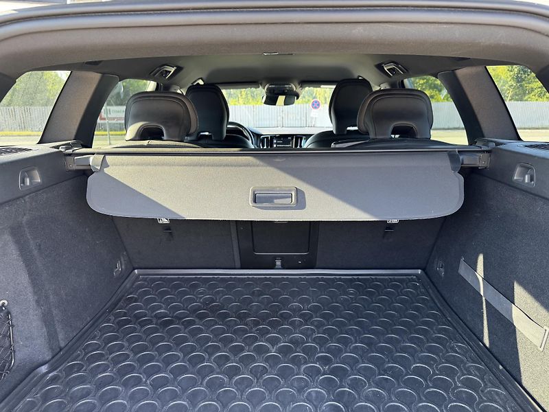 Volvo V60 (2019) Volvo V60 T5 R-Design | 184 kW - fotka 12 z 23