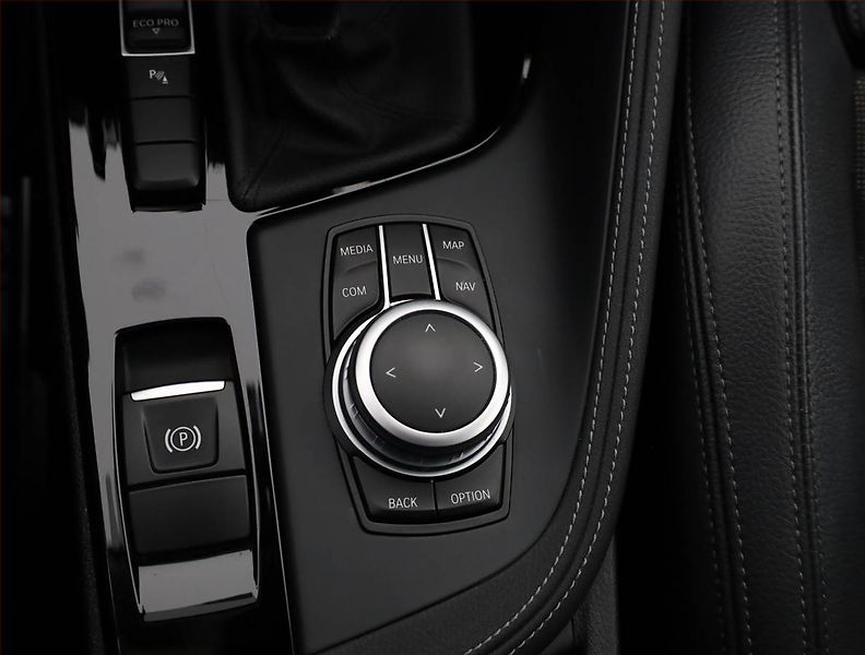 BMW X1 (2020) sDrive18d, Automat, ČR,1.maj - fotka 13 z 20