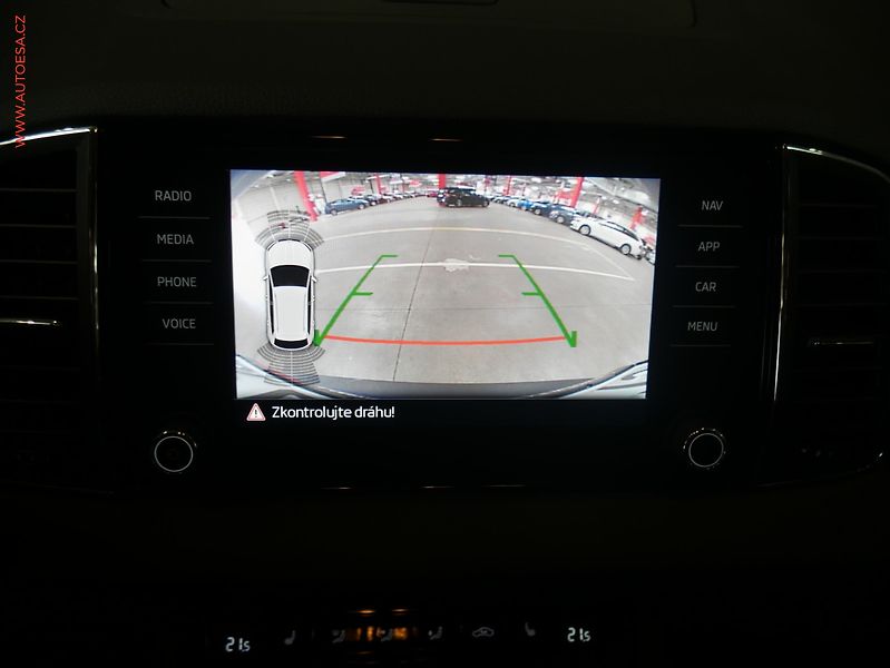 Škoda Karoq (2019) 1.6TDI, Ambition, DSG, +kola - fotka 16 z 21