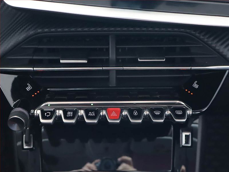 Peugeot 2008 (2021) 1.2 PureTech, Automat - fotka 23 z 24