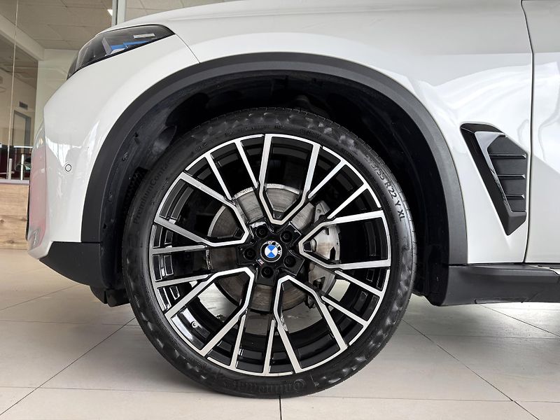 BMW X5 40i xDrive*280kW*Laser*Panoram - fotka 44 z 45