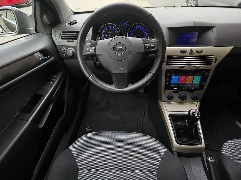 Opel Astra 1,8 ECOTEC 103kW, 2.majitel - fotka 14 z 27