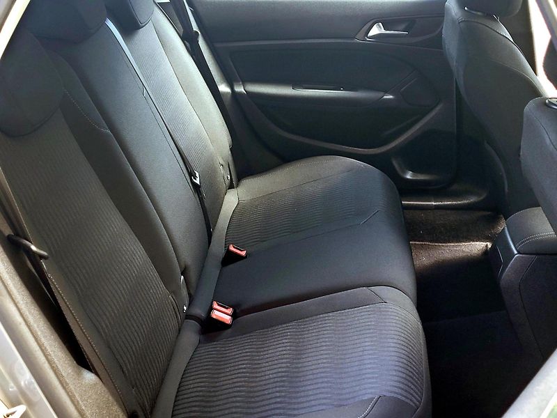 Peugeot 308 96kW,CZ,1maj,SERV.KNIHA       - fotka 21 z 40