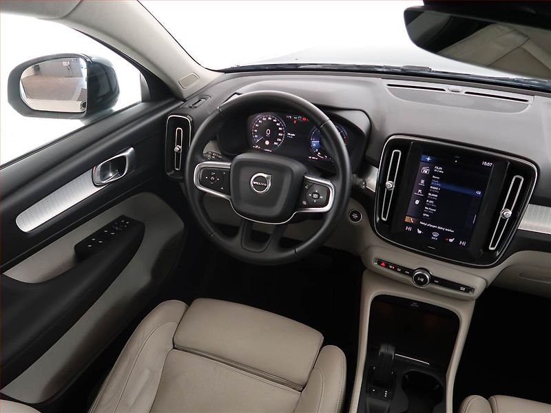 Volvo XC40 (2018) D4 AWD - fotka 7 z 24
