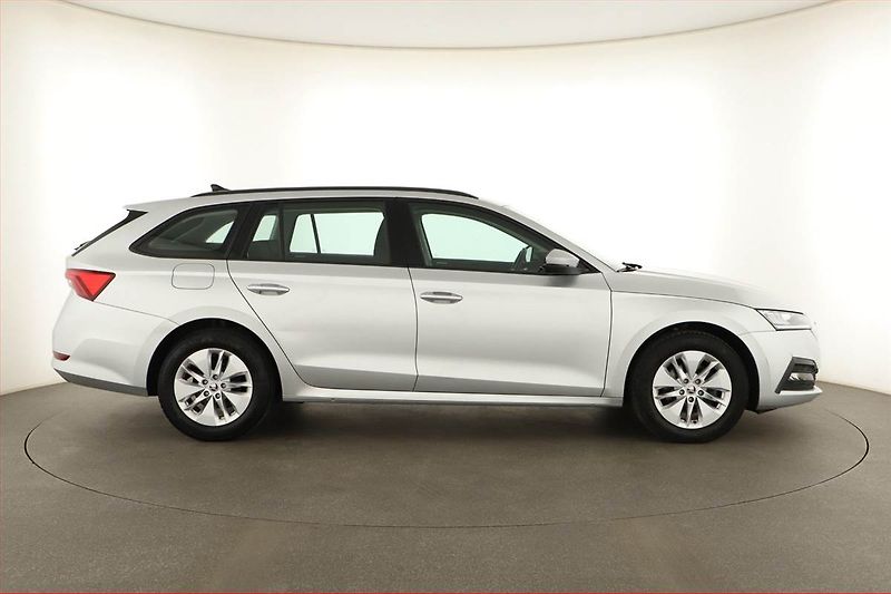 Škoda Octavia (2022) Ambition 2.0 TDI, ČR,1.maj - fotka 6 z 13