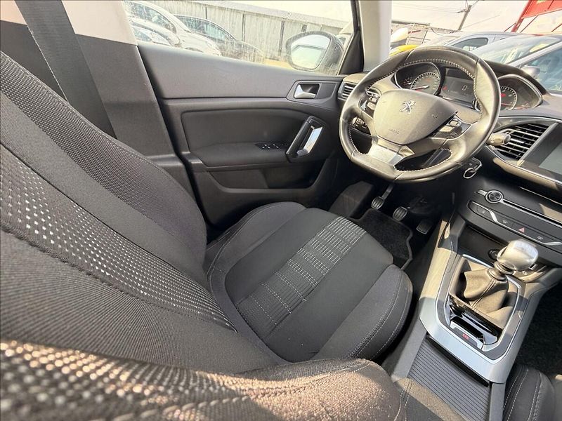 Peugeot 308 2,0 HDI 110kW PANORAMA - fotka 18 z 22