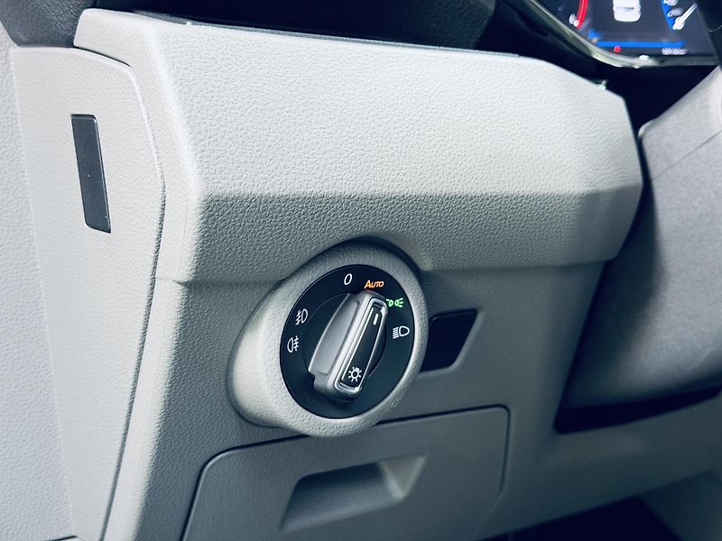 Volkswagen Caravelle (2023) 6.1*BULLI*LONG*DSG*TDI - fotka 16 z 39
