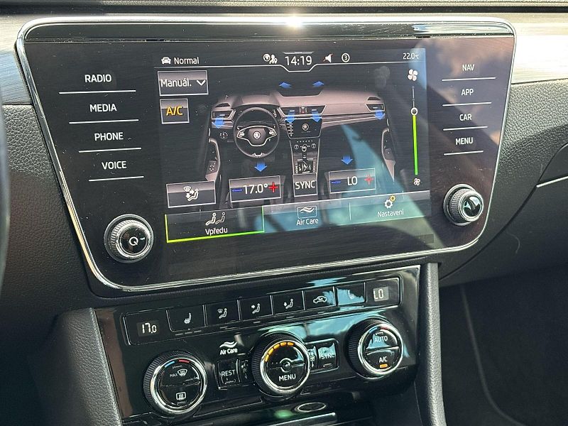 Škoda Superb (2022) Combi 1.5 TSI Style+ - fotka 14 z 30