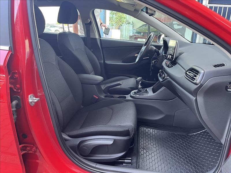 Hyundai i30 1,5 GDI  SMART NAVI 1maj ČR - fotka 16 z 21