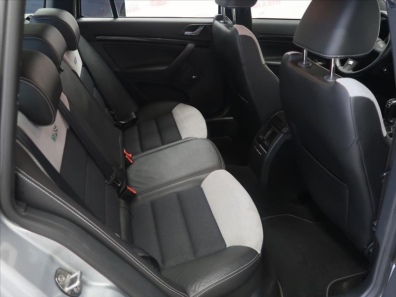 Škoda Octavia 2,0 TDI CR RS nezávislé topení - fotka 14 z 29